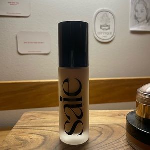 saie glowy super skin lightweight hydrobounce serum foundation